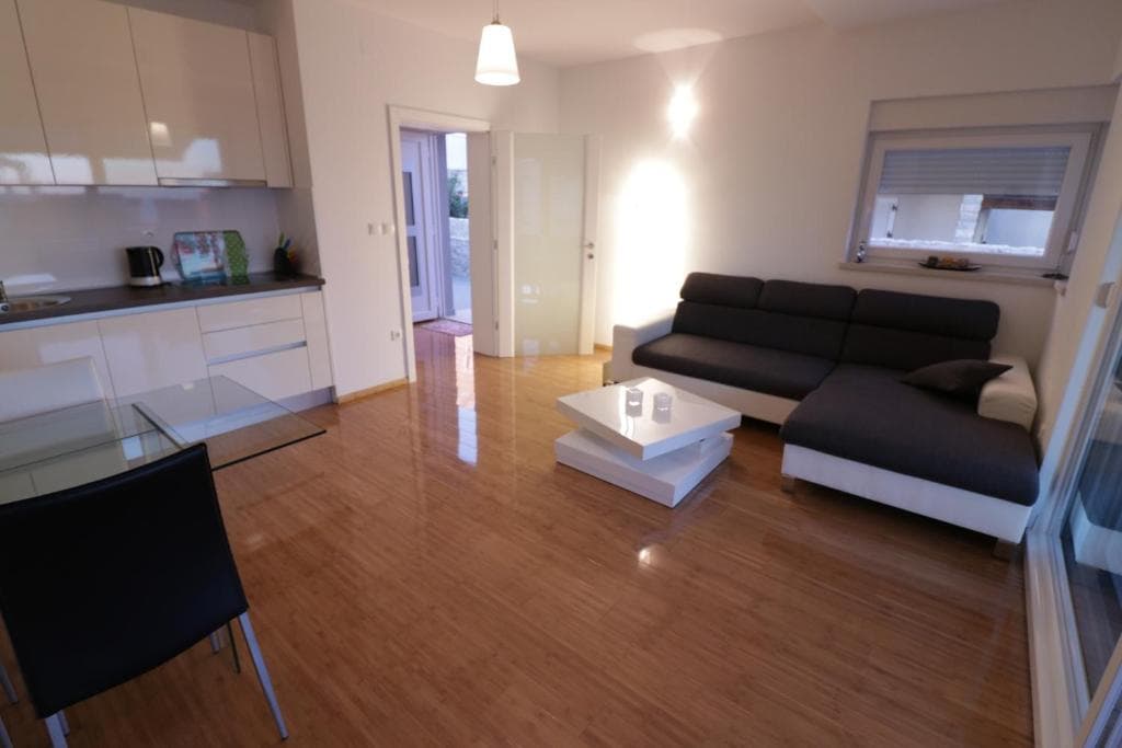 Appartamento Tomana 4 con giardino a Novalja